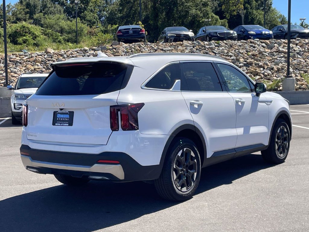 Used 2025 Kia Sorento S w/ Panoramic Sunroof Package FWD image 3