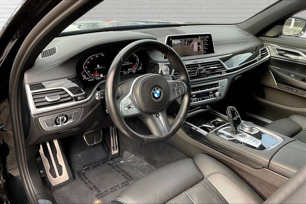 Used 2022 BMW 740i w/ M Sport Package RWD image 7