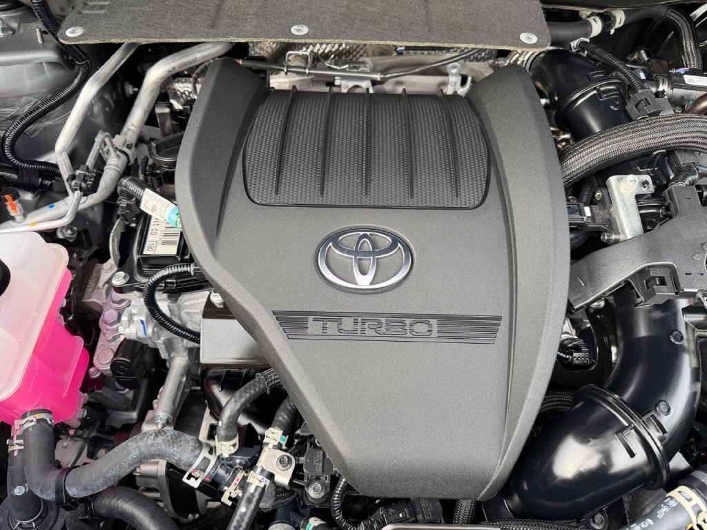 Used 2025 Toyota Highlander Limited AWD/4WD image 30