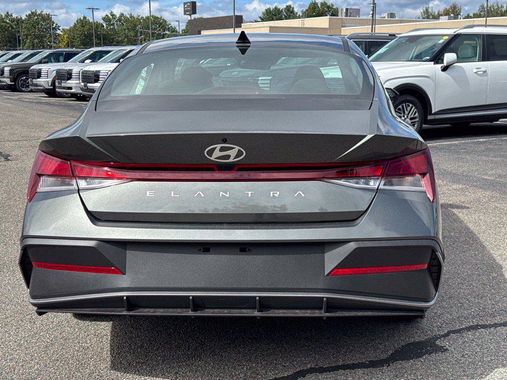 New 2026 Hyundai Elantra SE FWD image 7