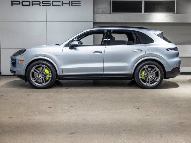 Certified 2026 Porsche Cayenne S AWD/4WD image 2