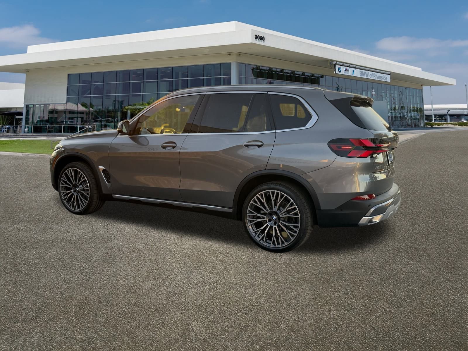 New 2026 BMW X5 sDrive40i image 7