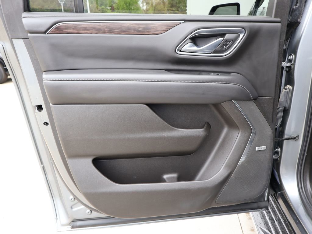 Used 2021 Chevrolet Suburban LT AWD/4WD image 25