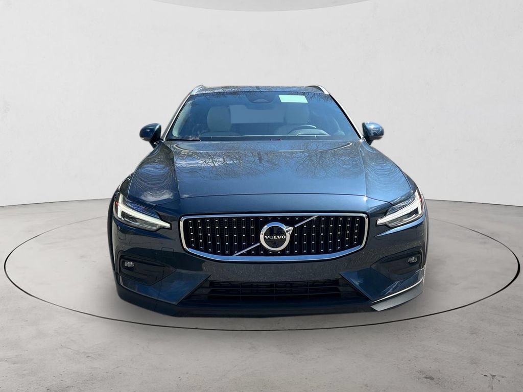 New 2026 Volvo V60 B5 Cross Country Ultra w/ Protection Package Premier AWD/4WD image 8