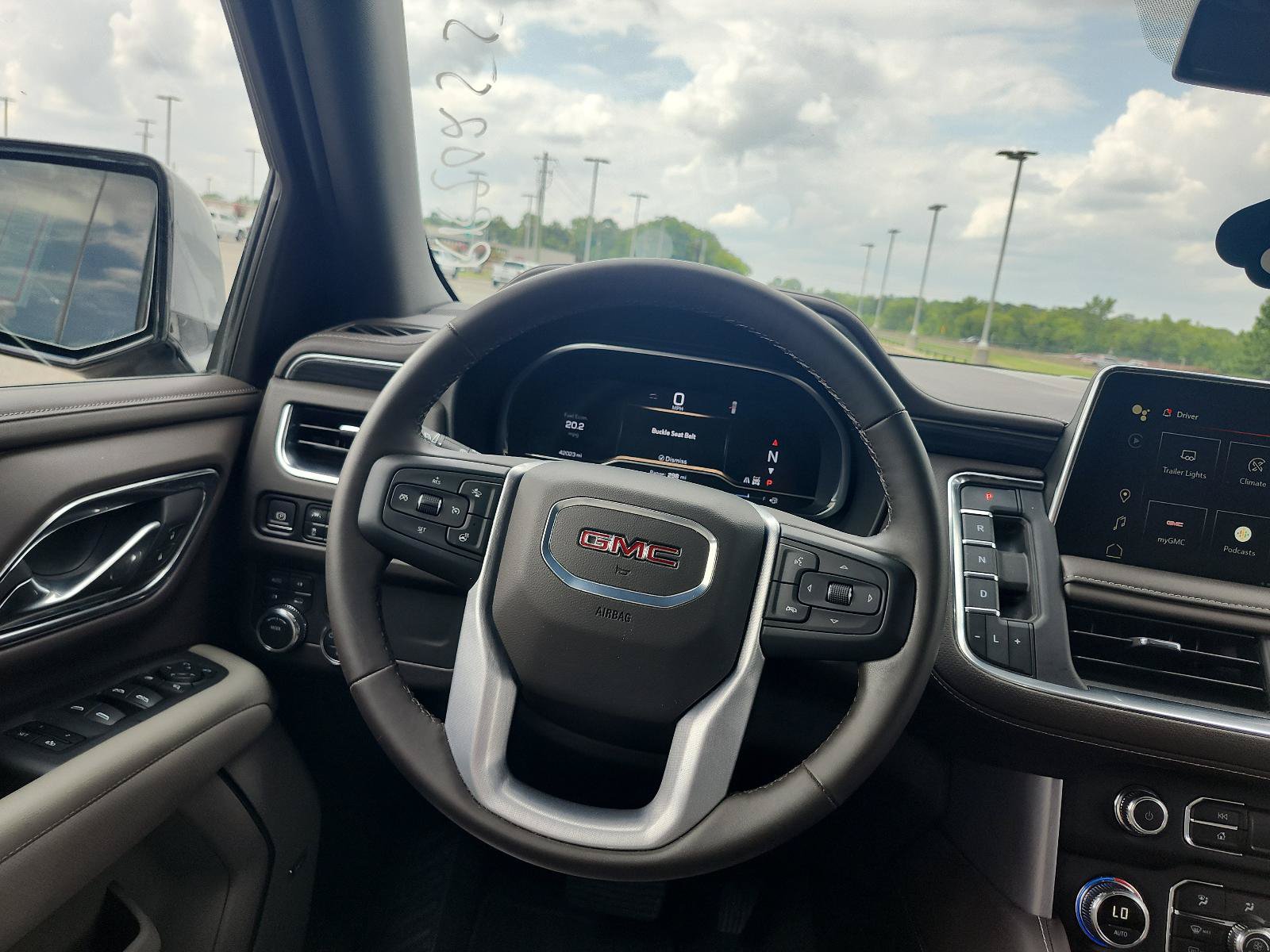 Certified 2024 GMC Yukon SLT w/ SLT Luxury Package AWD/4WD image 14