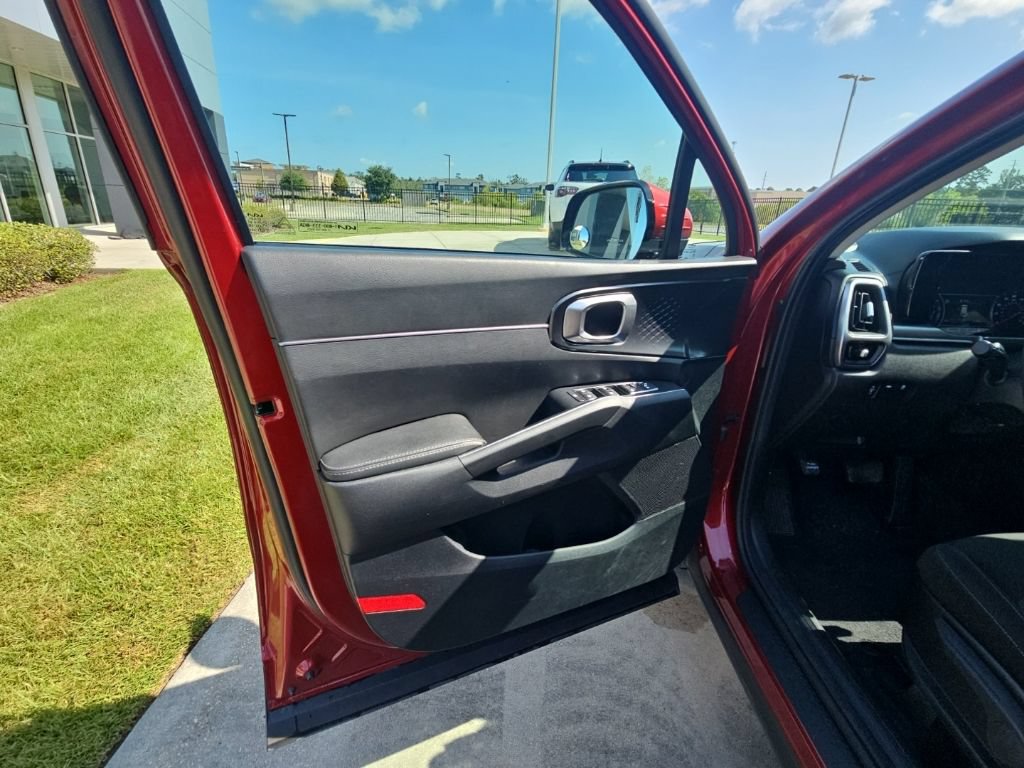 Used 2022 Kia Sorento LX FWD image 11