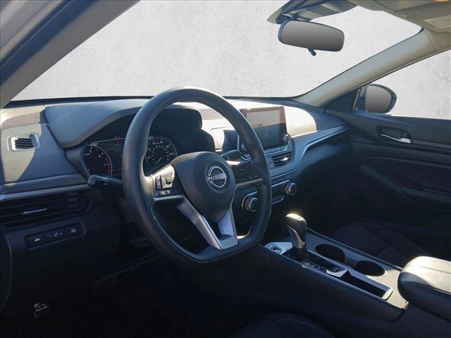 Used 2025 Nissan Altima 2.5 SV FWD image 10