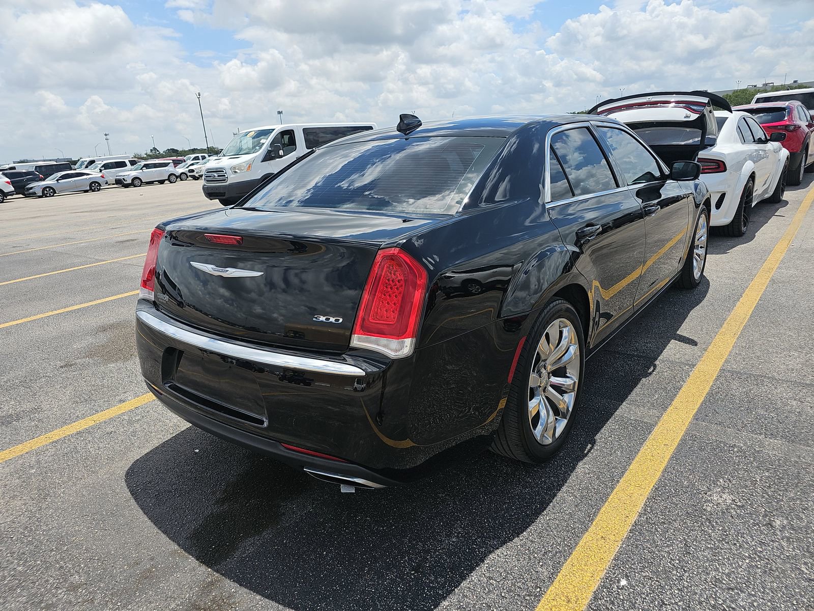 Used 2018 Chrysler 300 Touring L RWD image 6