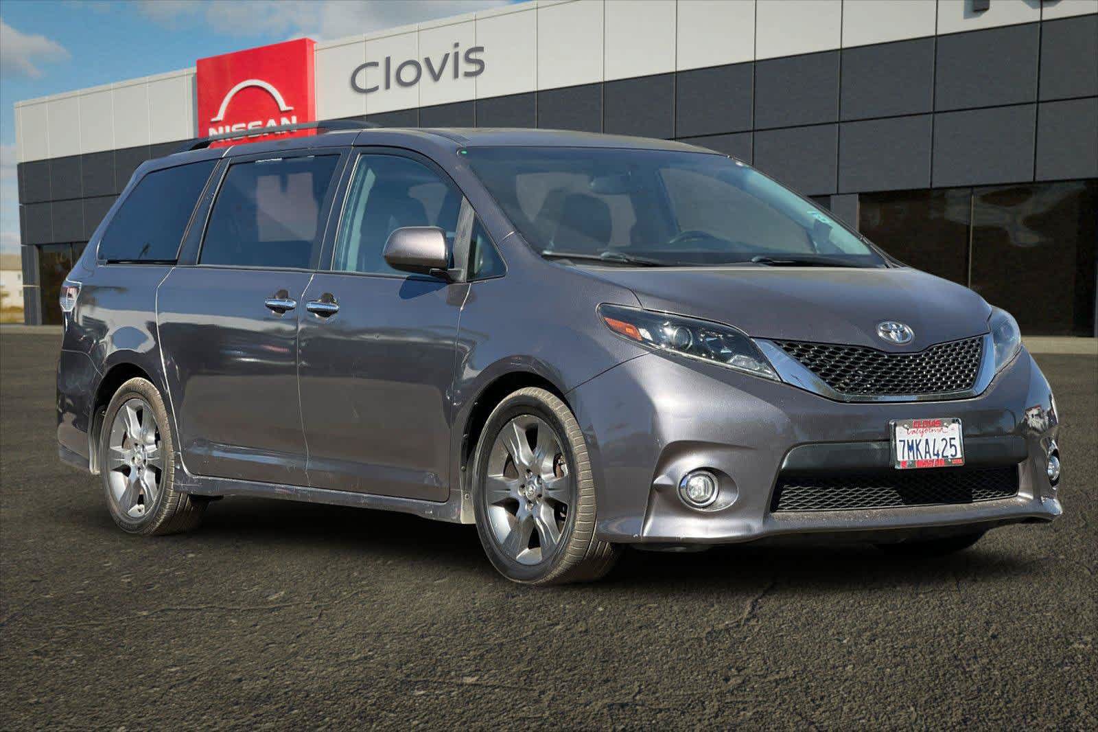Used 2015 Toyota Sienna SE w/ SE Preferred Package FWD image 10