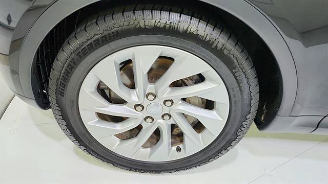 Used 2024 Land Rover Discovery S AWD/4WD image 35