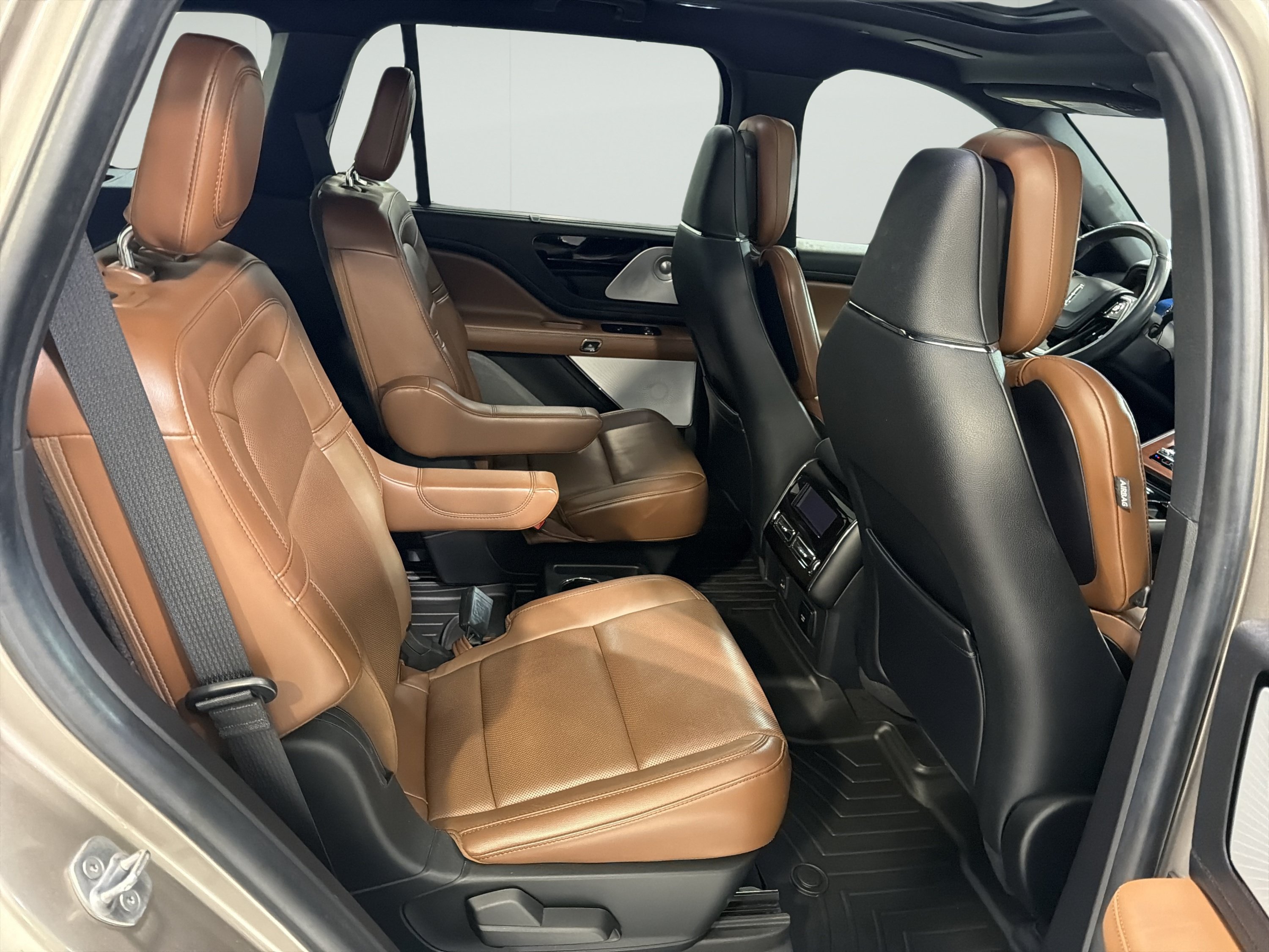 Used 2021 Lincoln Aviator Reserve w/ Equipment Group 202A AWD/4WD image 13