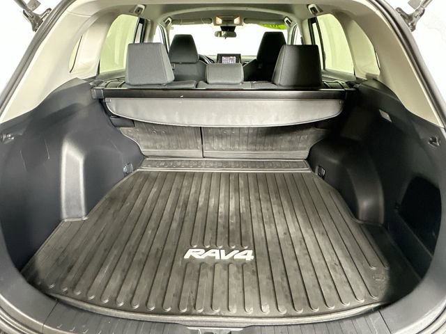 Used 2021 Toyota RAV4 LE image 28