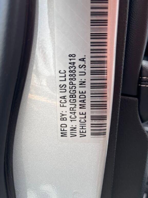 Used 2023 Jeep Grand Cherokee Limited image 35