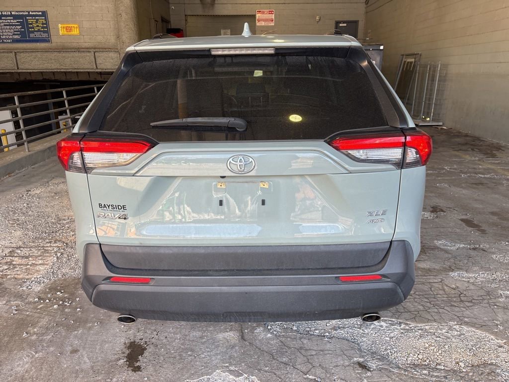 Used 2021 Toyota RAV4 XLE Premium image 4