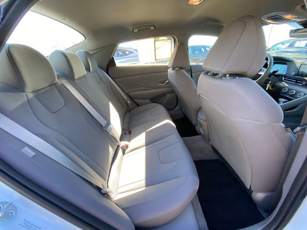 Certified 2024 Hyundai Elantra SE image 33