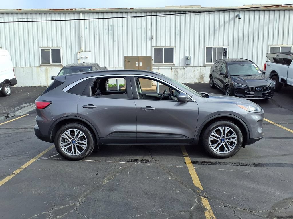 Certified 2022 Ford Escape SEL w/ Technology Package AWD/4WD image 2