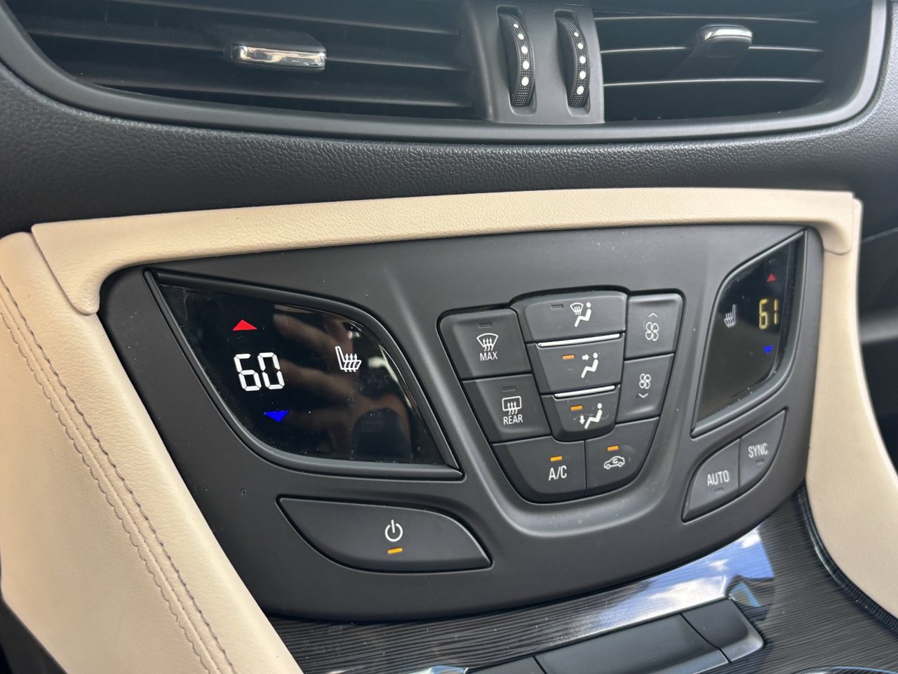 Used 2017 Buick Envision Premium AWD/4WD image 22