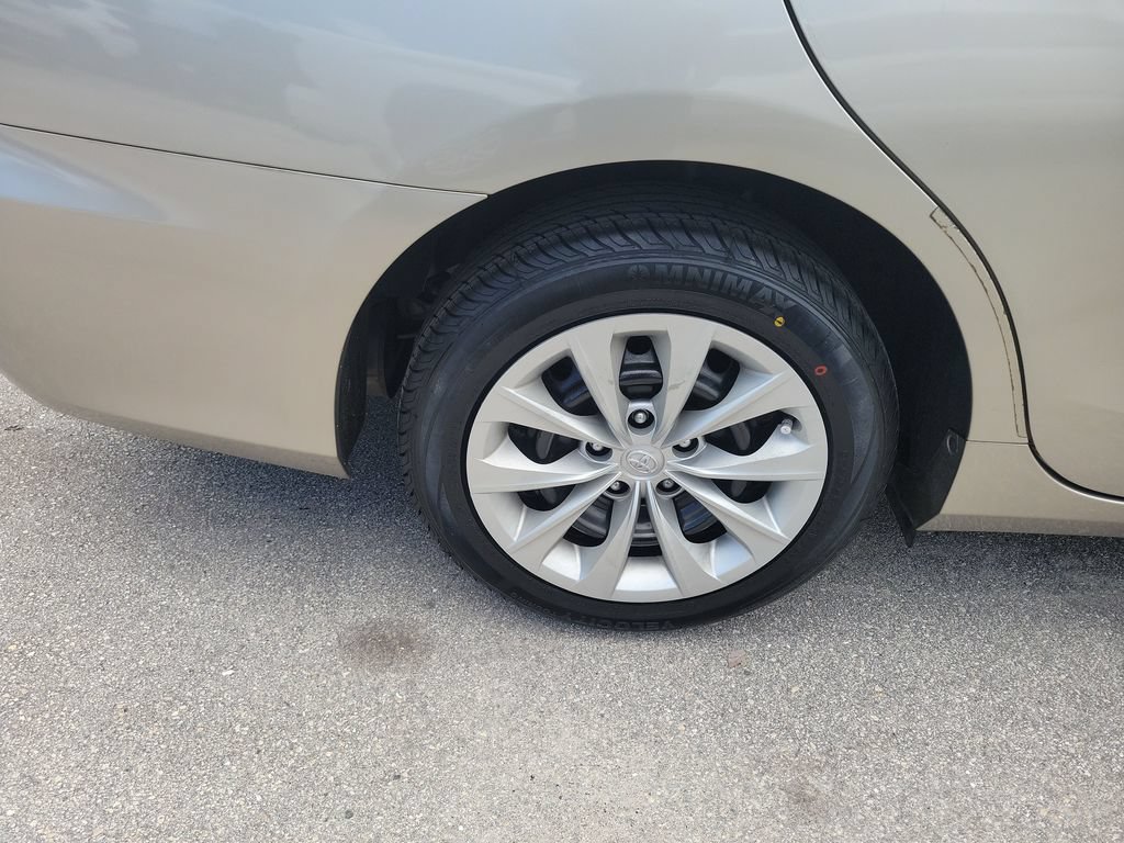 Used 2017 Toyota Camry XLE FWD image 31