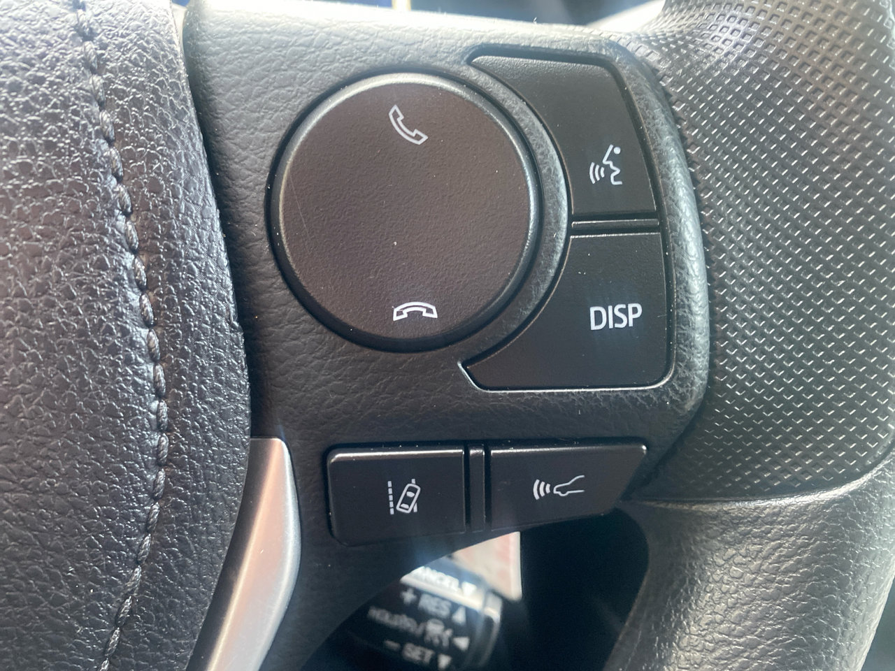 Used 2018 Toyota Corolla LE image 11