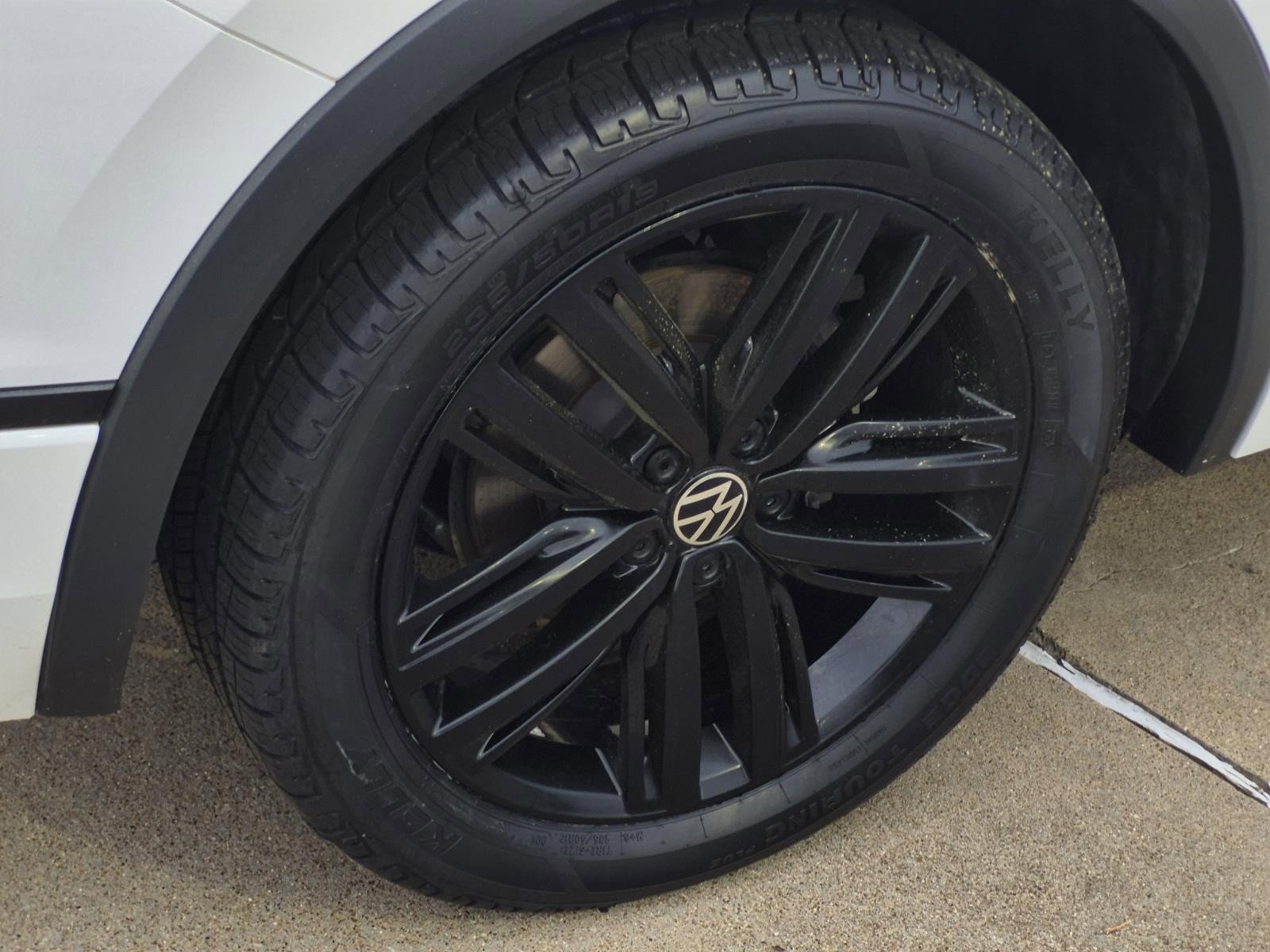 Used 2022 Volkswagen Tiguan SE R-Line FWD image 7