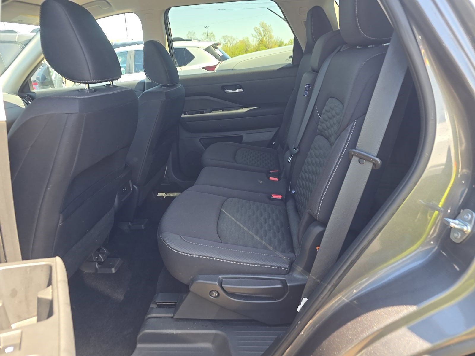 Used 2022 Nissan Pathfinder SV FWD image 16