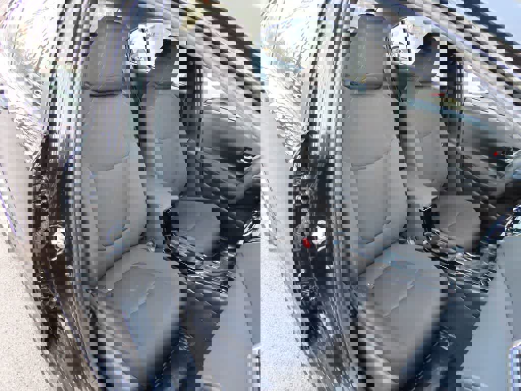 Used 2021 Toyota Corolla LE image 15