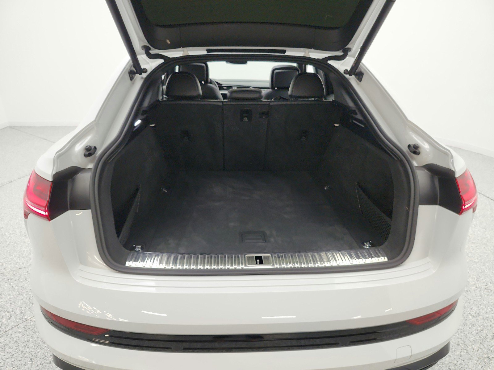 Used 2023 Audi e-tron S Premium Plus w/ Black Optic Package AWD/4WD image 27