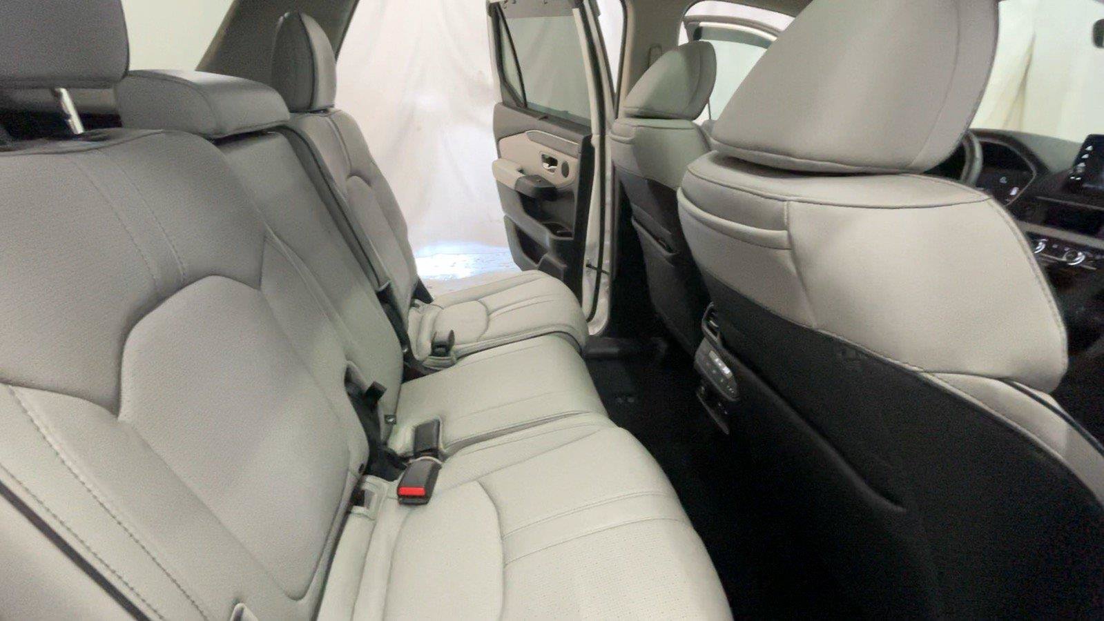 Used 2025 Honda Pilot Elite image 24
