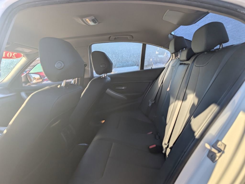 Used 2018 BMW 320i Sedan image 12