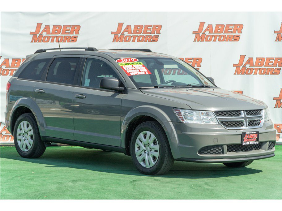 Used 2019 Dodge Journey SE FWD image 1