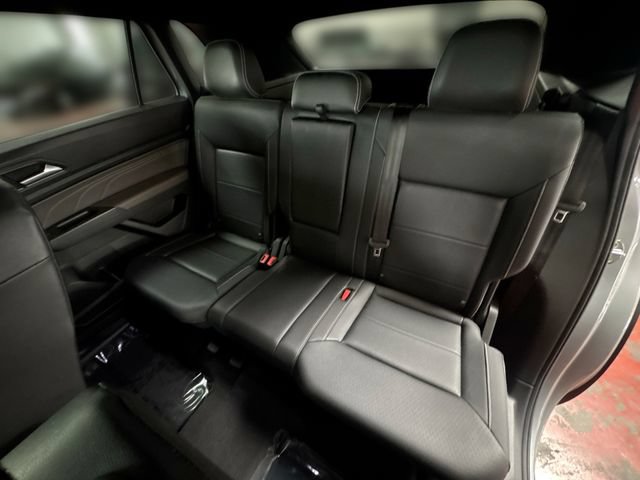 Certified 2023 Volkswagen Atlas Cross Sport SE FWD image 24