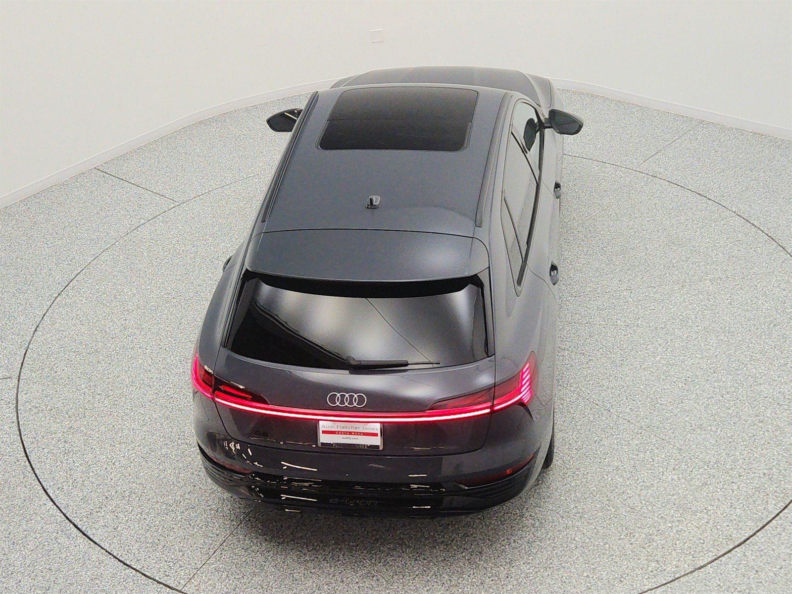 Used 2024 Audi Q8 e-tron Premium AWD/4WD image 27