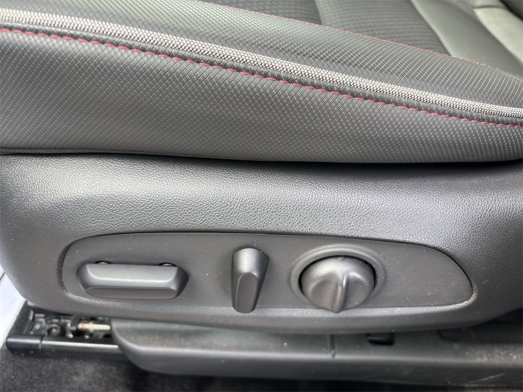 Used 2022 Chevrolet TrailBlazer RS w/ Sun and Liftgate Package image 12