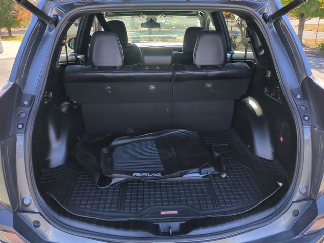 Used 2017 Toyota RAV4 SE image 30