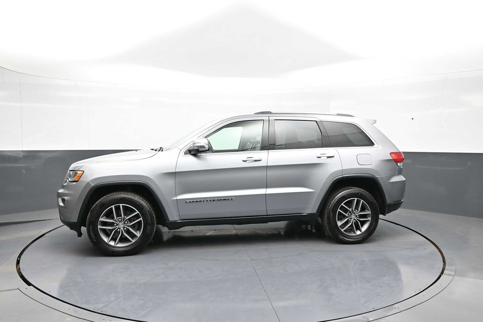 Used 2018 Jeep Grand Cherokee Limited AWD/4WD image 8