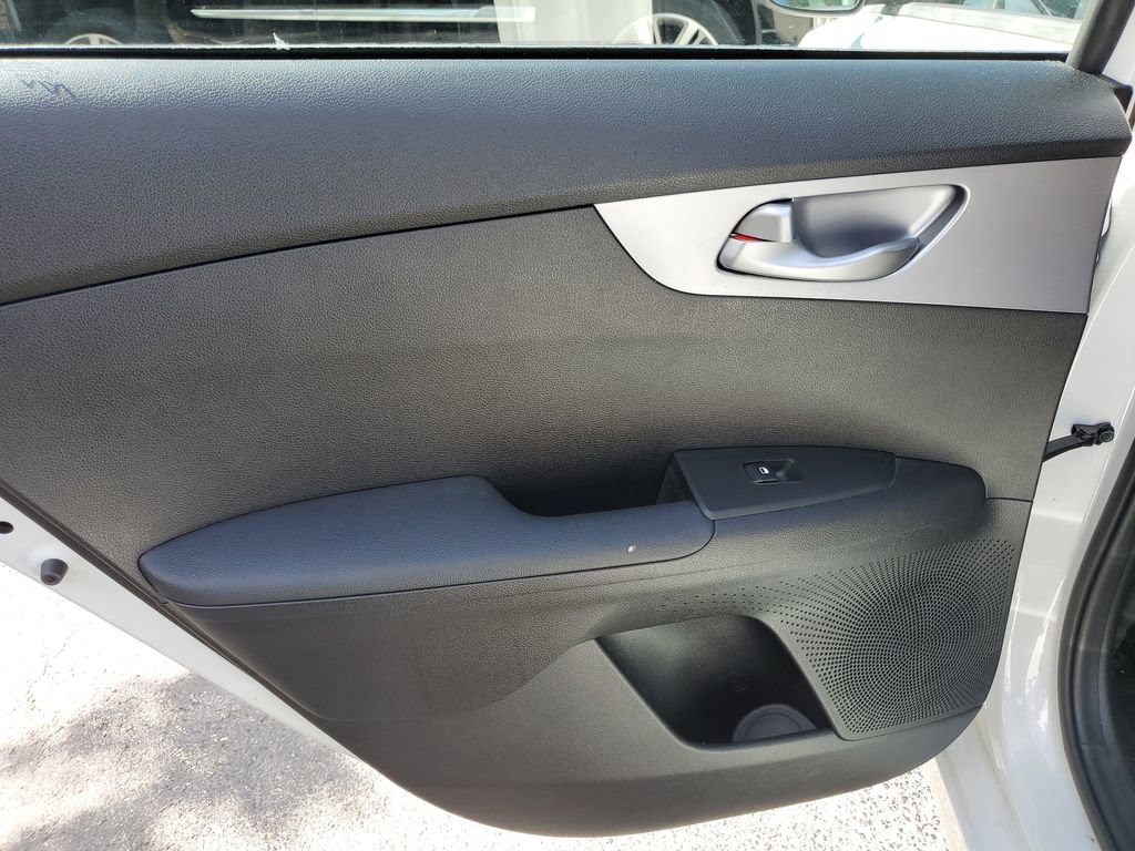 Certified 2022 Kia Forte LXS w/ LXS Technology Package FWD image 16