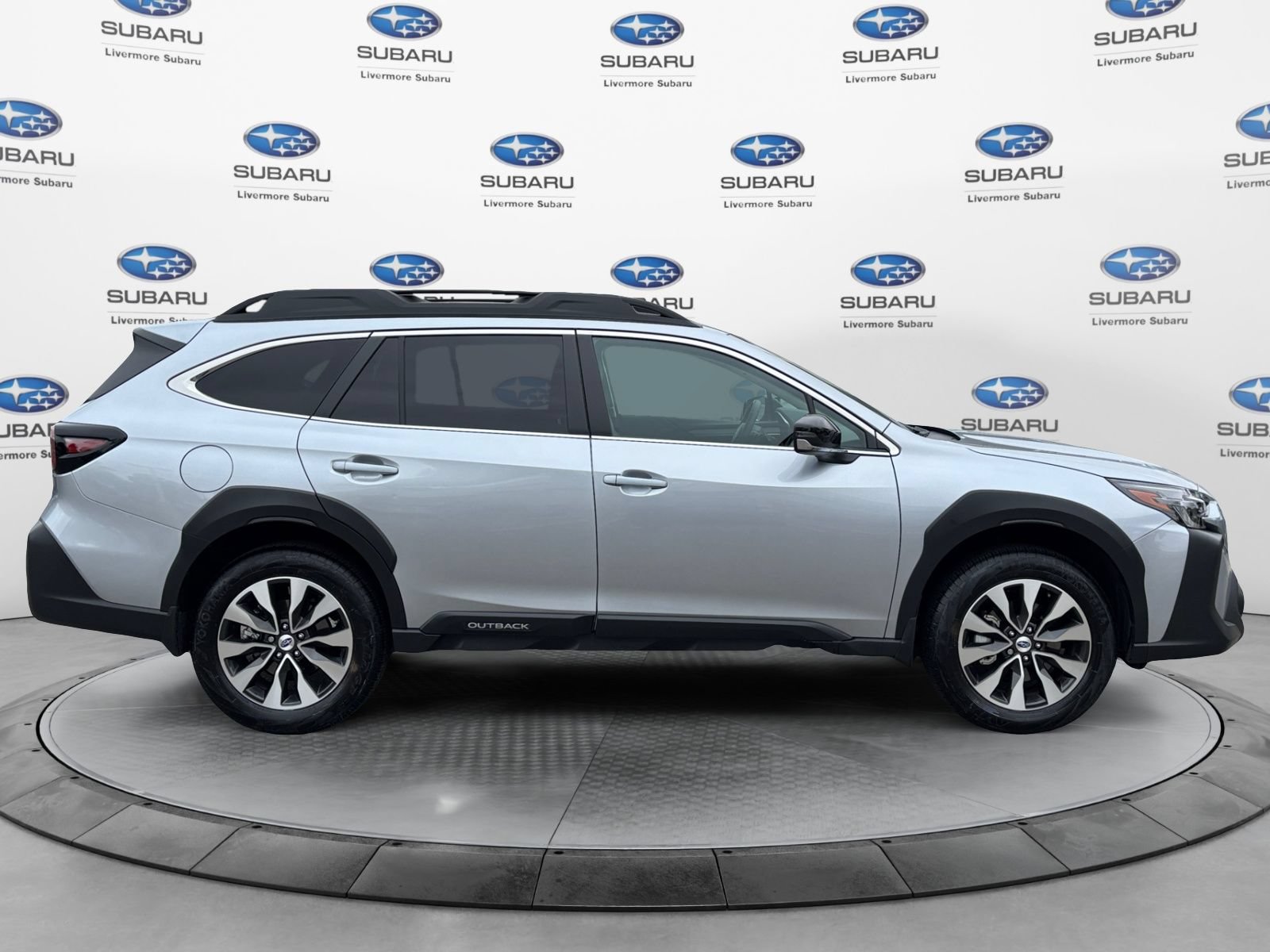 Used 2025 Subaru Outback Limited AWD/4WD image 6