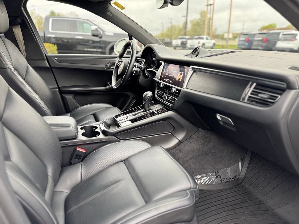 Used 2024 Porsche Macan GTS AWD/4WD image 11