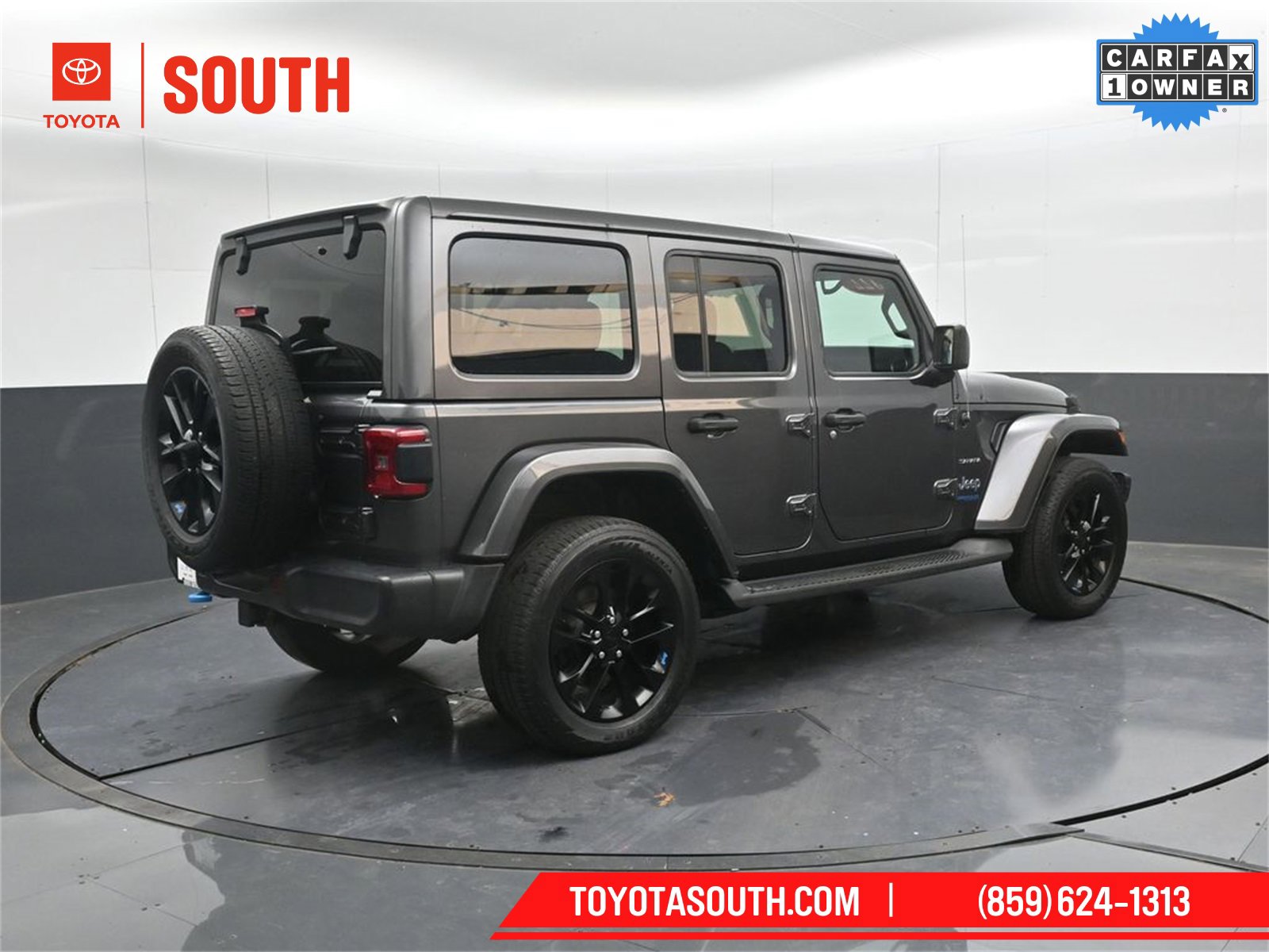 Used 2022 Jeep Wrangler Unlimited Sahara 4xe image 2