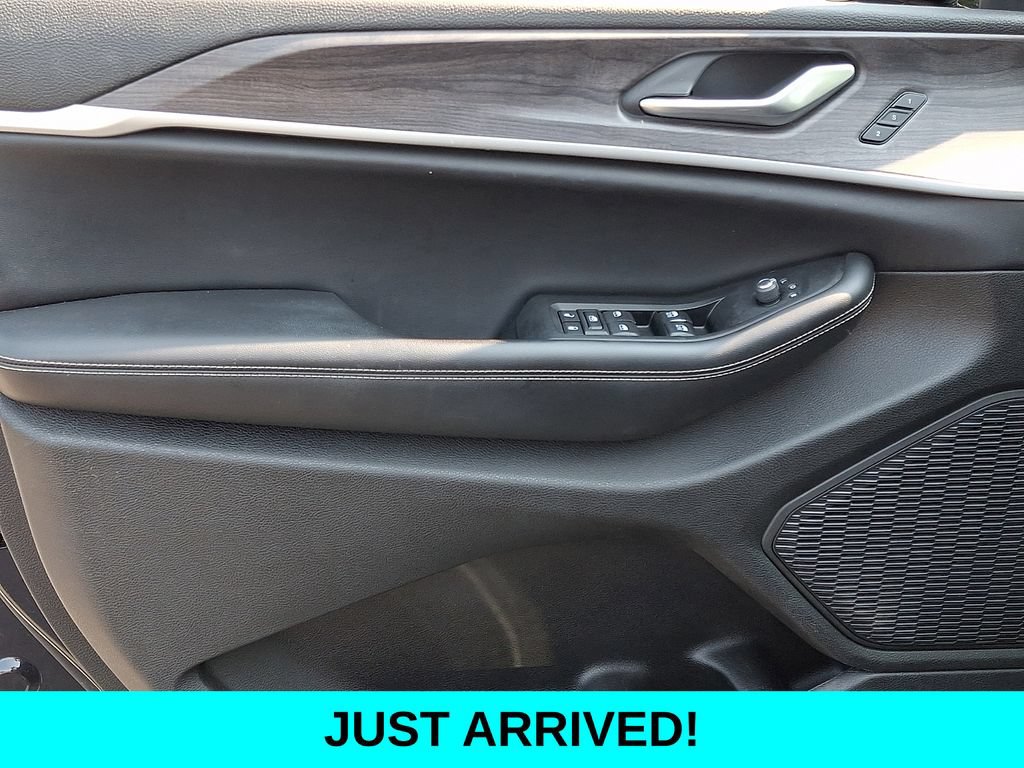 Used 2024 Jeep Grand Cherokee L Limited AWD/4WD image 14