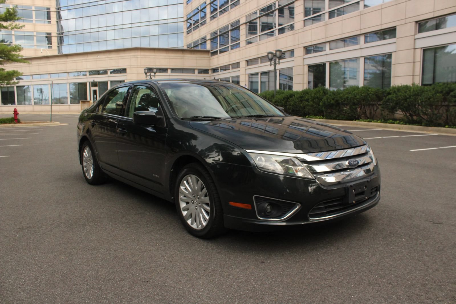 Used 2010 Ford Fusion Hybrid FWD image 1