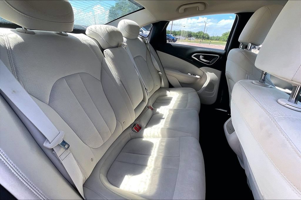 Used 2015 Chrysler 200 Limited FWD image 21