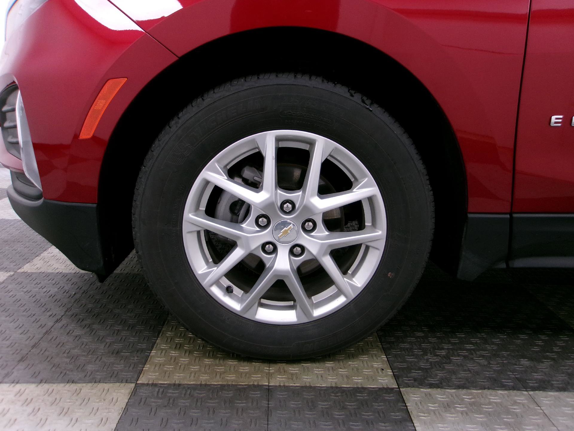 Used 2024 Chevrolet Equinox LT w/ LPO, Floor Liner Package FWD image 16