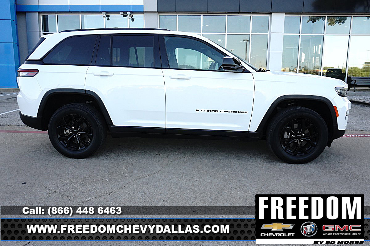 Used 2024 Jeep Grand Cherokee Altitude RWD image 38