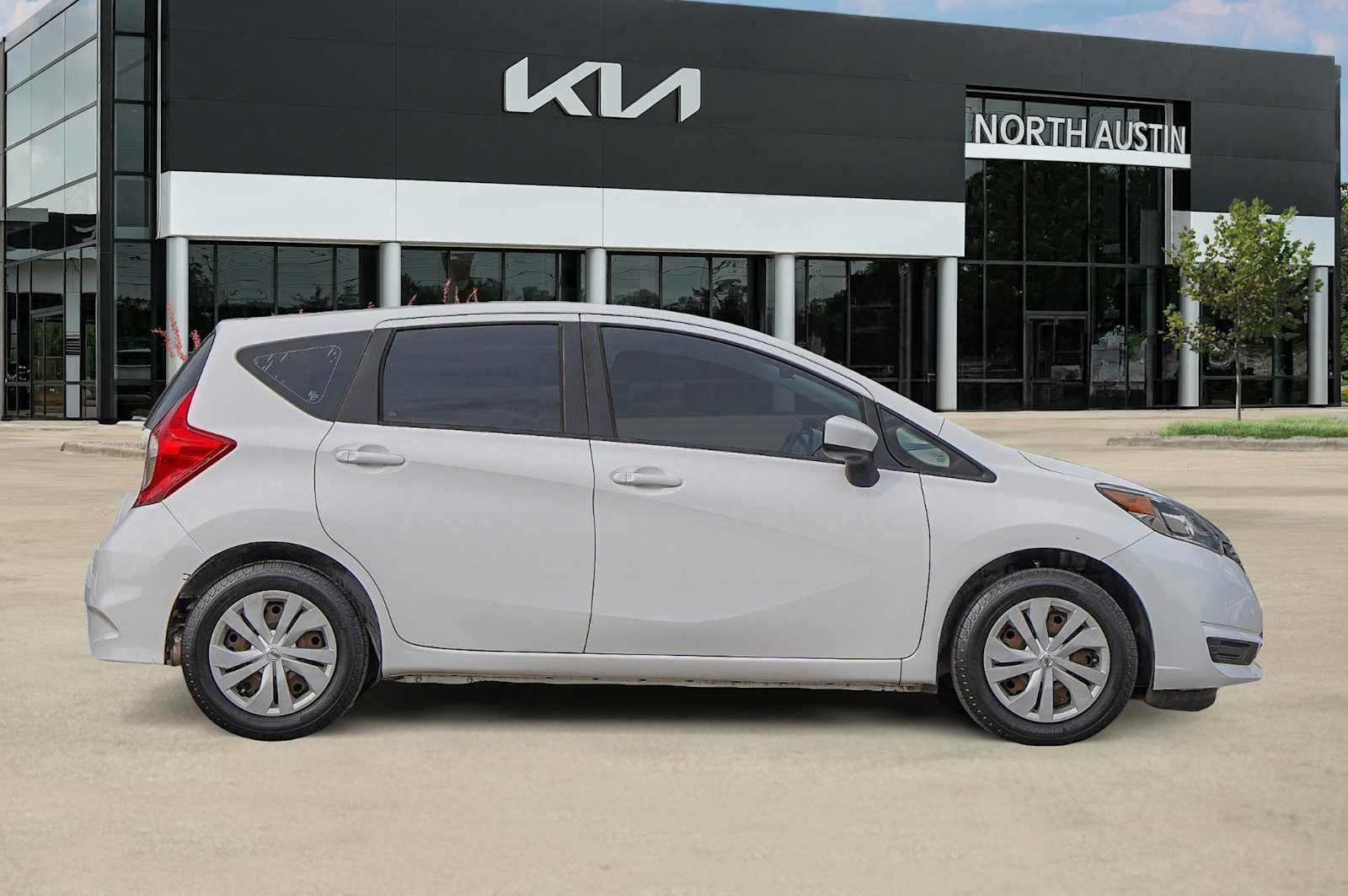 Used 2018 Nissan Versa Note SV image 7