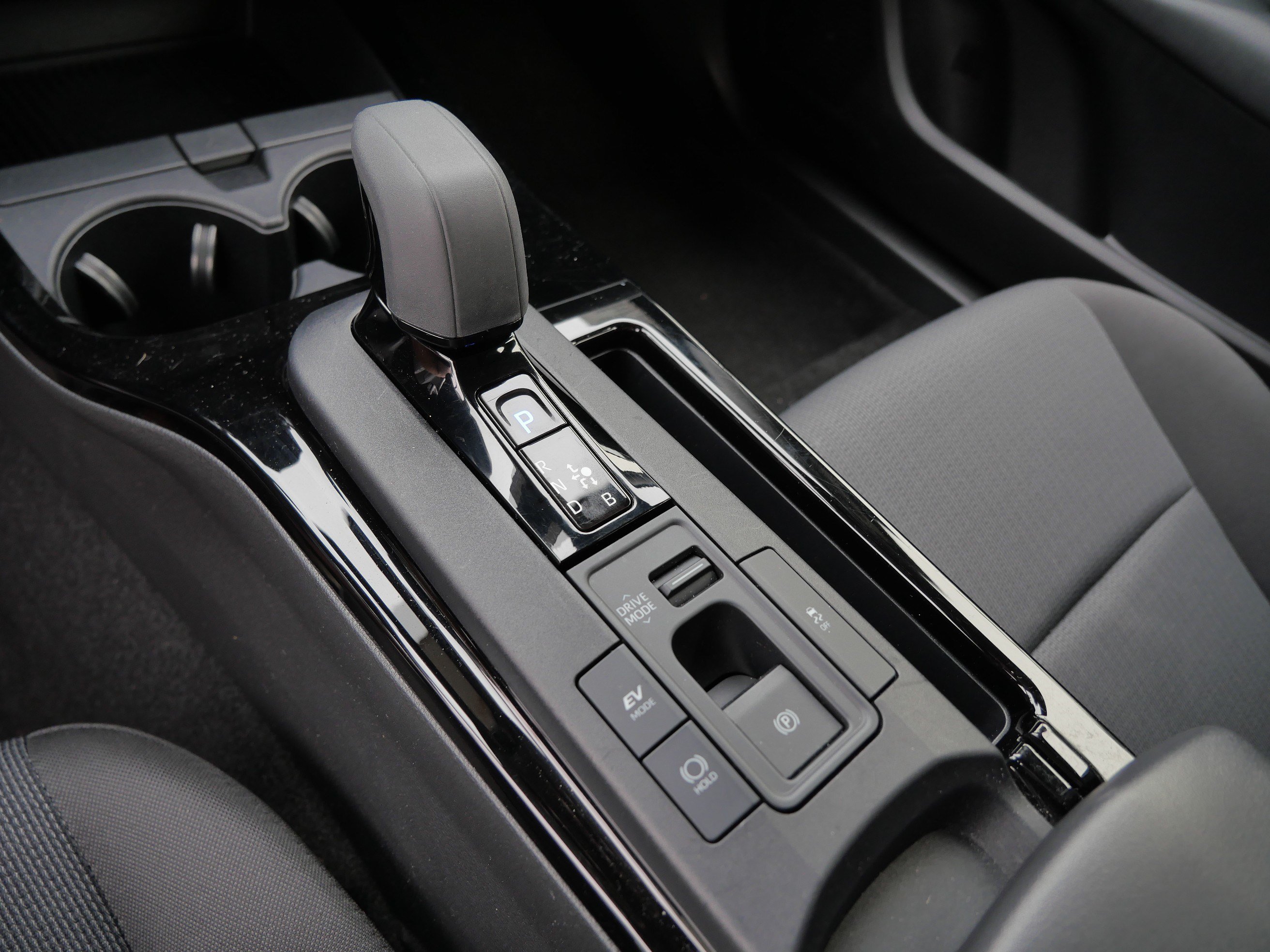 Certified 2025 Toyota Prius LE FWD image 25
