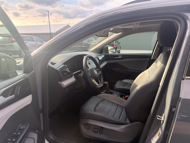 Used 2024 Volkswagen Taos SEL AWD/4WD image 9