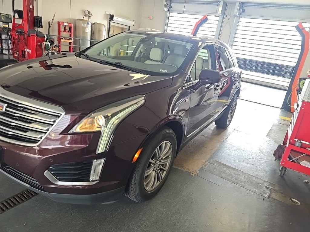 Used 2017 Cadillac XT5 Luxury w/ Driver Awareness Package AWD/4WD image 1