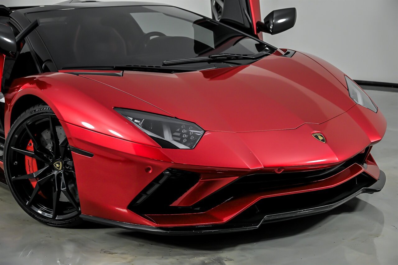 Used 2019 Lamborghini Aventador S AWD/4WD image 3