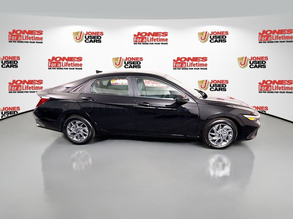 Used 2024 Hyundai Elantra SEL FWD image 16